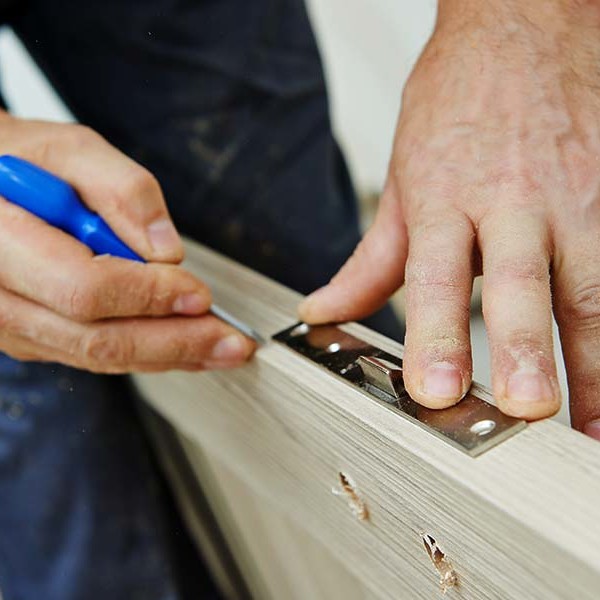 Carpenter and joiner in Bradford to make doors, shelves and drawers